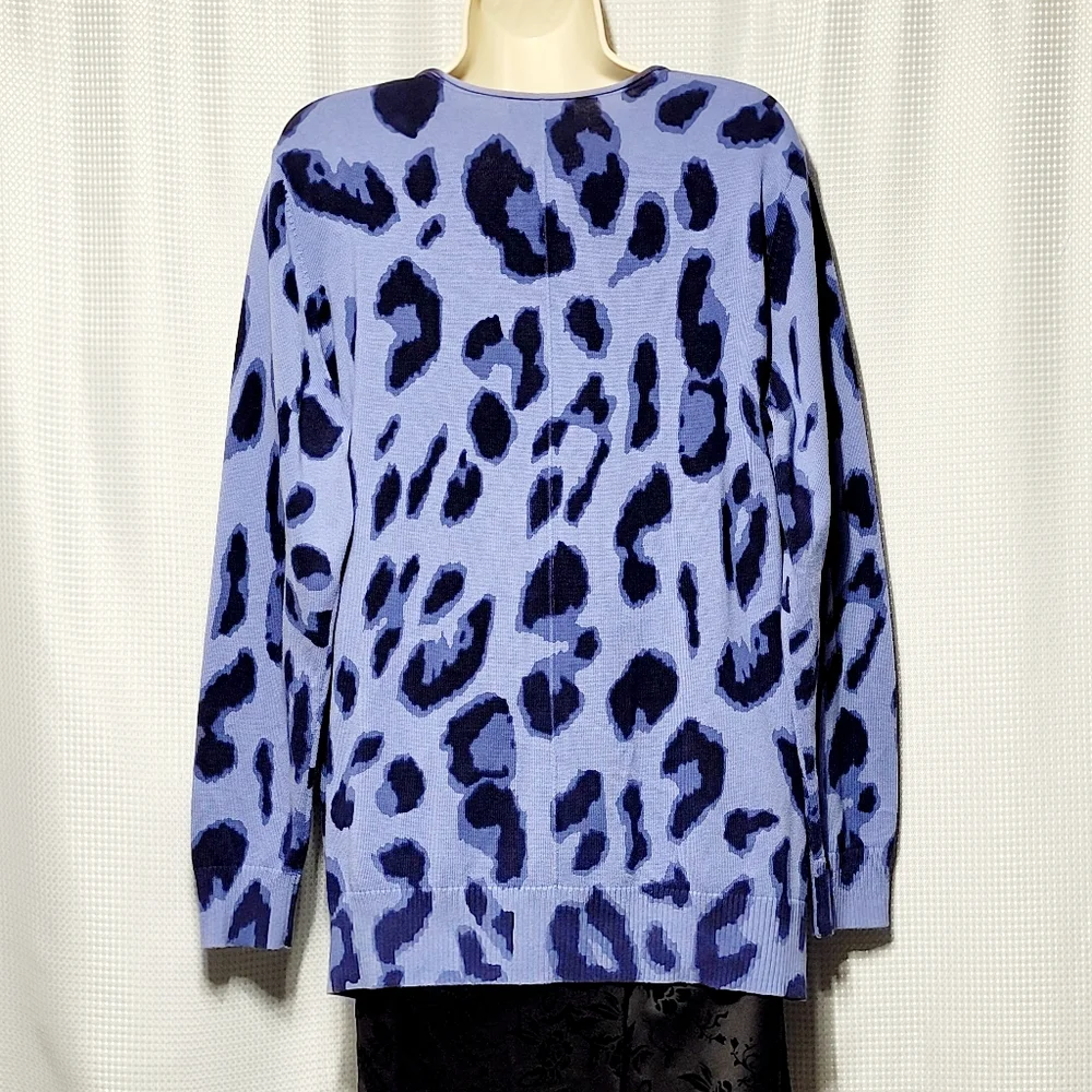 Belle by Kim Gravel Blue Leopard Print V-neck Relaxed Fit Sweater Women's (L)